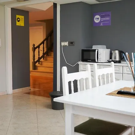 Alda Puerta Coruna בית הארחה 2*