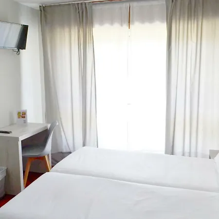 בית הארחה Alda Puerta Coruna 2*
