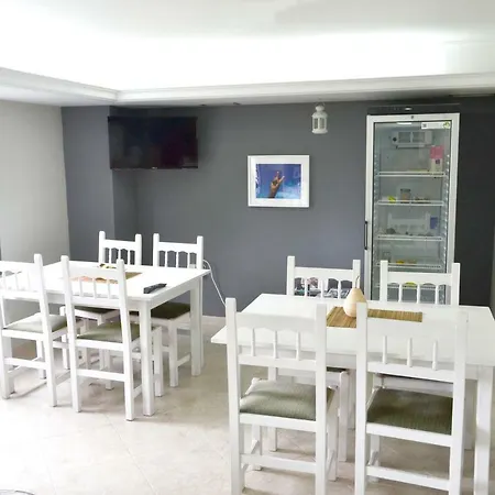 Alda Puerta Coruna בית הארחה
