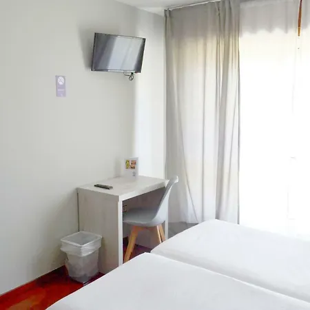 Alda Puerta Coruna 2* א-קורוניה