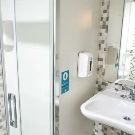 בית הארחה Alda Puerta Coruna 2*
