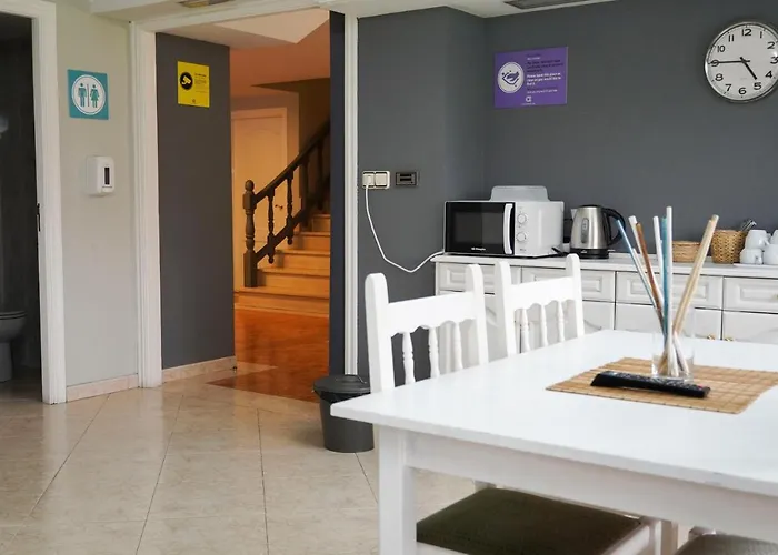 Alda Puerta Coruna Guest house 2*